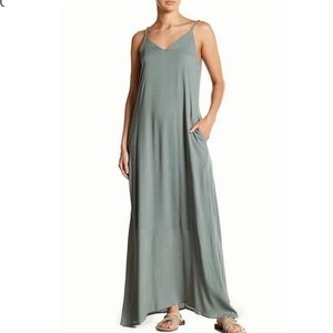 West Kei Green Womens V-Neck Textured NWOT